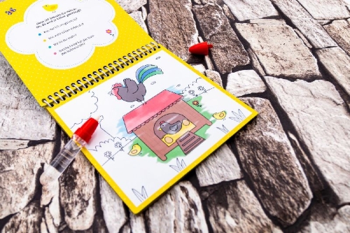 Buchcover und Innenansicht für das Buch: Mes Dessins Magiques - À la ferme