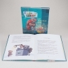 Buchcover und Innenansicht für das Buch: Familjen Knyckertz och gulddiamanten