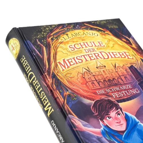 Buchcover und Innenansicht für das Buch: Crookhaven: The Impossible Fortress