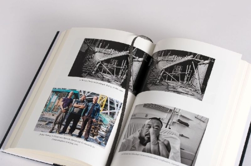 Buchcover und Innenansicht für das Buch: 1000 Years of Joys and Sorrows: A Memoir