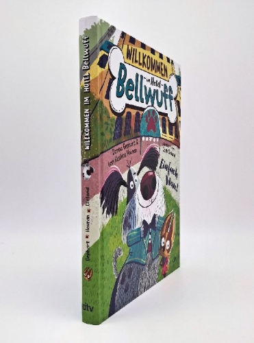 Buchcover und Innenansicht für das Buch: Welcome to the Woofmore & The Woofmore Is Not Haunted