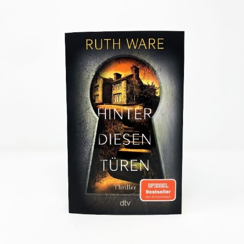 Buchcover und Innenansicht für das Buch: The Turn of the Key