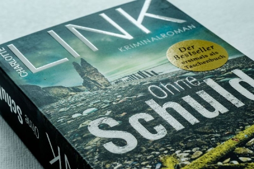 Buchcover und Innenansicht für das Buch: Ohne Schuld