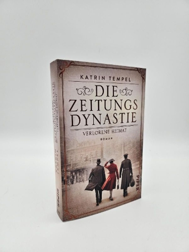 Buchcover und Innenansicht für das Buch: Die Zeitungsdynastie -  Verlorene Heimat