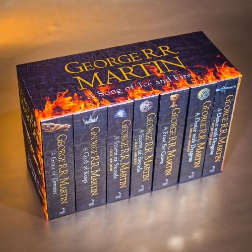 Buchcover und Innenansicht für das Buch: A Game of Thrones: The Story Continues. 7 Volumes Boxed Set
