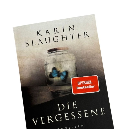 Buchcover und Innenansicht für das Buch: Girl, Forgotten