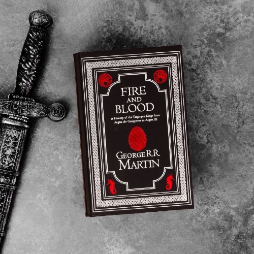 Buchcover und Innenansicht für das Buch: Fire and Blood Collector's Edition