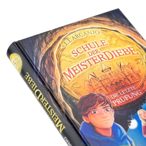 Buchcover und Innenansicht für das Buch: Crookhaven: The Thieves' Revenge
