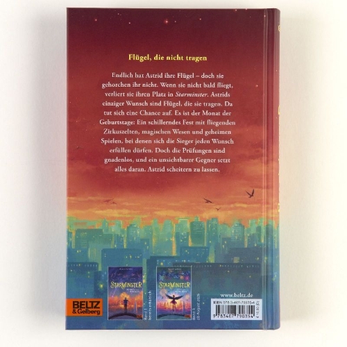 Buchcover und Innenansicht für das Buch: Starminster: Month of Birthdays