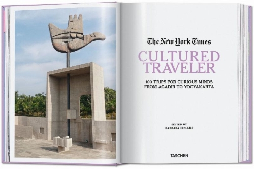 Buchcover und Innenansicht für das Buch: The New York Times. Cultured Traveler. 100 Reisen für Weltenbummler von Agadir bis Yogyakarta