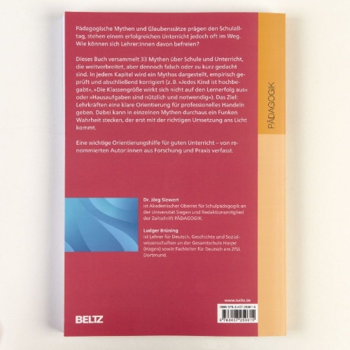 Buchcover und Innenansicht für das Buch: 33 Mythen über Schule und Unterricht