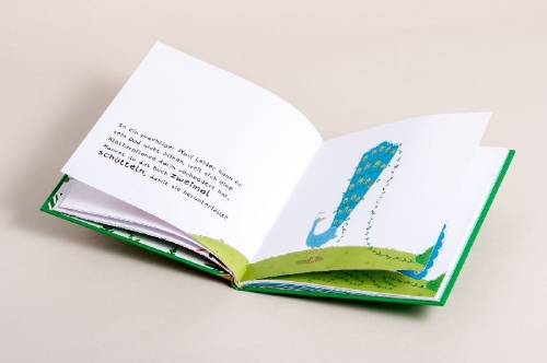 Buchcover und Innenansicht für das Buch: Kitzel den Kakadu - Ein Mitmachbuch zum Schütteln, Schaukeln, Pusten, Klopfen und sehen, was dann passiert. Von 2 bis 4 Jahren. Vom Bestsellerautoren (Schüttel den Apfelbaum)
