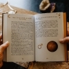 Buchcover und Innenansicht für das Buch: Kosmischer Karriere Guide -Wie Du mit den Sternen deine wahre Berufung findest
