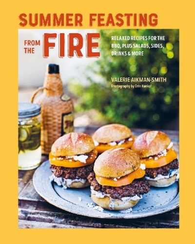 Buchcover und Innenansicht für das Buch: Summer Feasting from the Fire